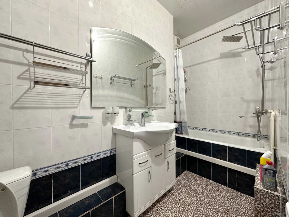 СРОЧНО Продается 3 комнатная 92 м2 улица Нукус Госпиталка балкон 2х6