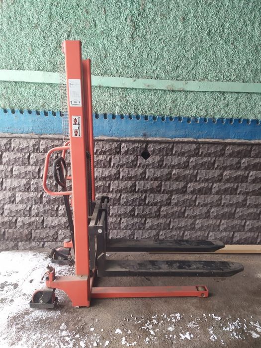 Штабелер в отличном состоянии