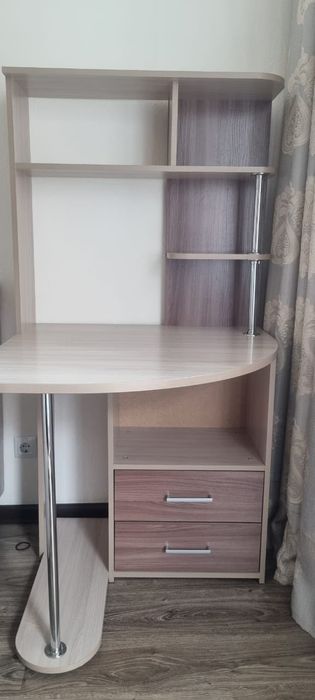 Продам стол ученический, компьютерный