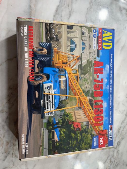 Сборная модель Автокран АК-75В (130) AVD Models 1:43