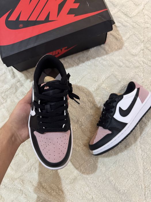 Air Jordan Low pink