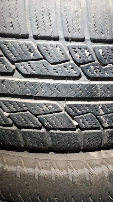 Продам резину 215/55/18
