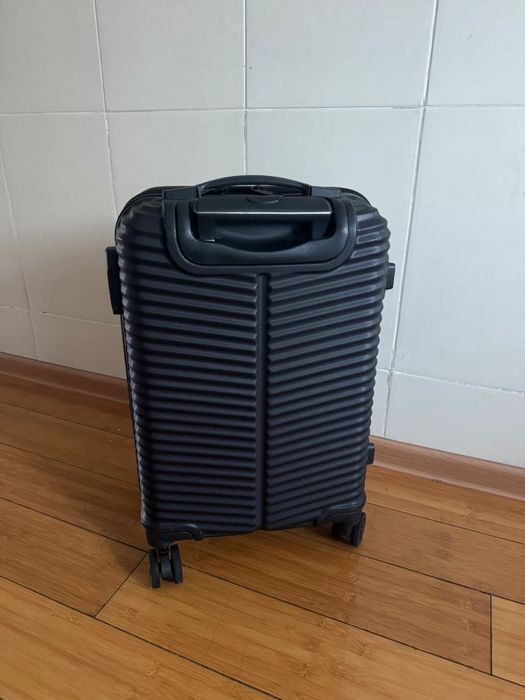 Чемодан хорошем состояние как новая