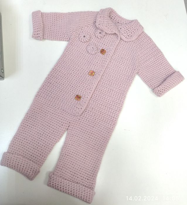 Комплект вязаный крючком на девочку