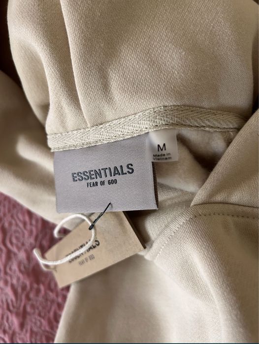 Суичър L Essential НОВ