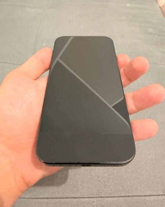 Vând iPhone 16 Pro Max Black