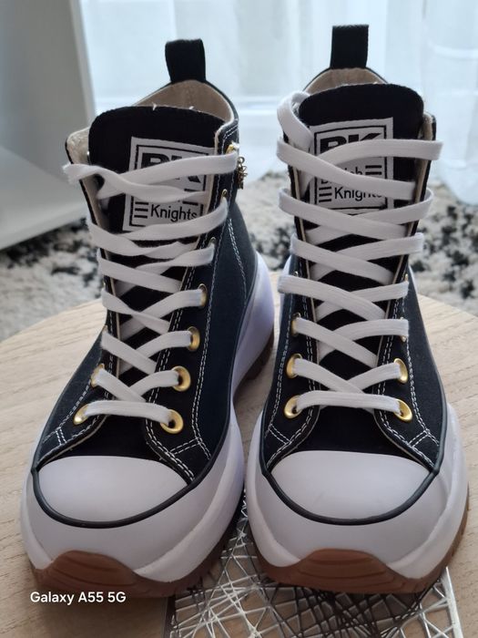 Vând teniși British,noi,mărimea 37