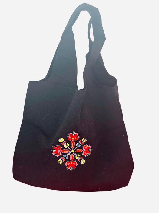 Чанта с бродирана шевица