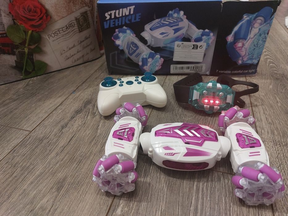 Masina cu telecomanda și controller de mana
