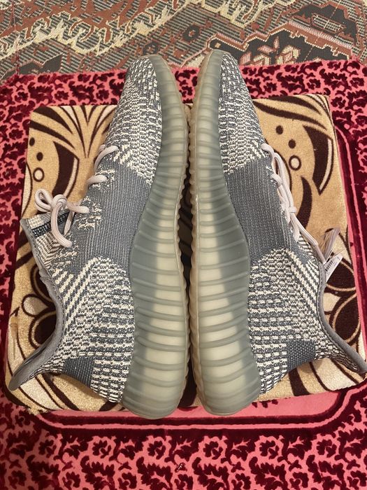 Adidas Yeezy Boost 350 V2 în nuanța "Israfil"