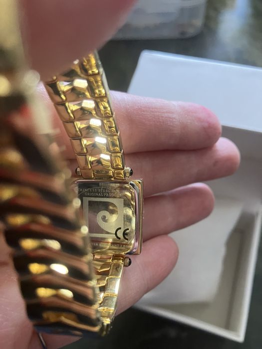 Чисто нов дамски часовник Pierre Cardin – златист, с кутия