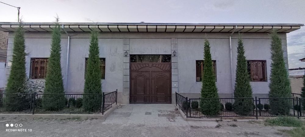 50 йилликда 8 сотохли 10 та хонали ҳовли, домга бартер бор