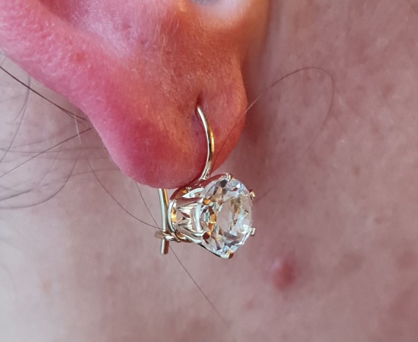 Cercei din aur 14 k cu topaz natural creat manual