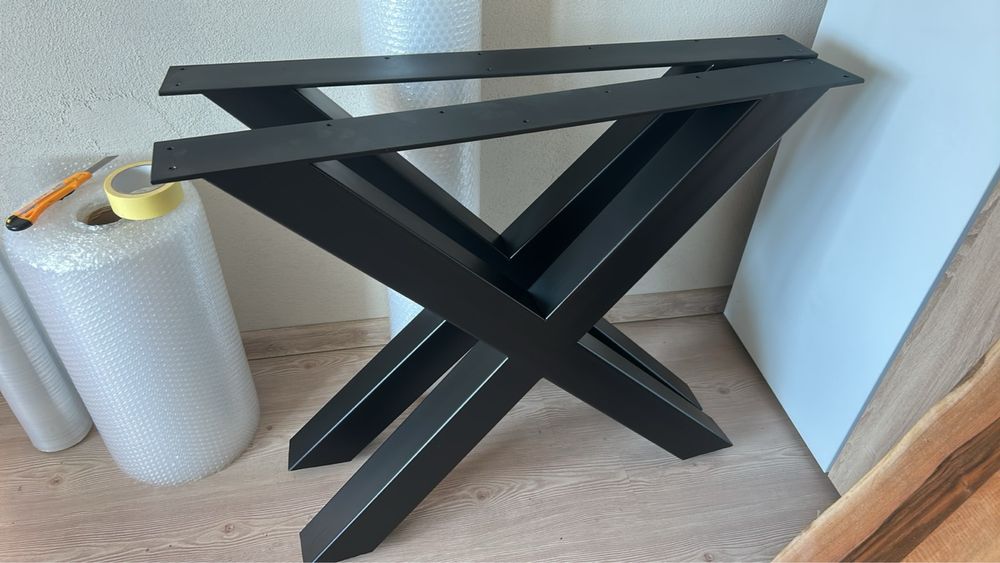 Стойки за маси и пейки