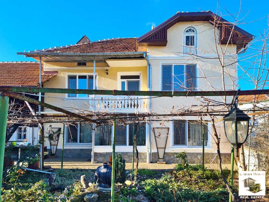 116256 ЕКСКЛУЗИВНО! Реновирана къща с гараж в центъра на с. Балван