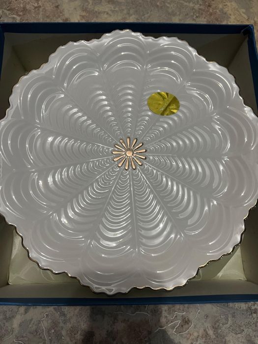 Тортница новая продается