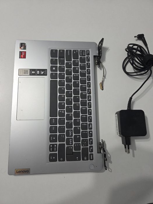 Ryzen 3 7320U 8 gb DDR5 Ssd 120