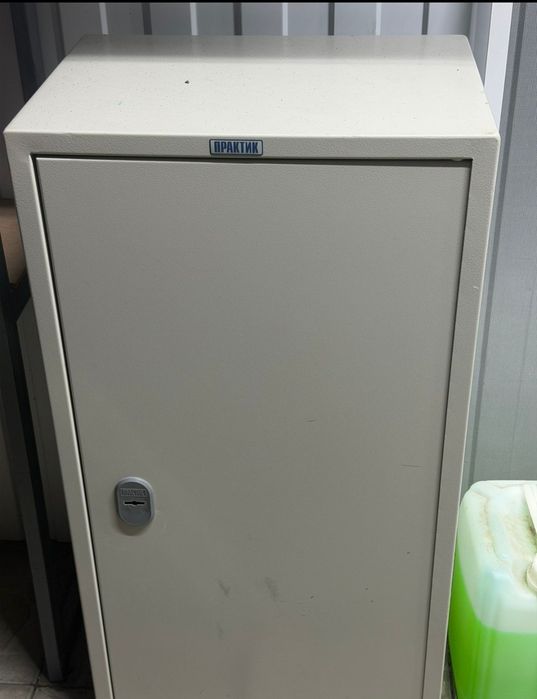 Продам сейф металлический