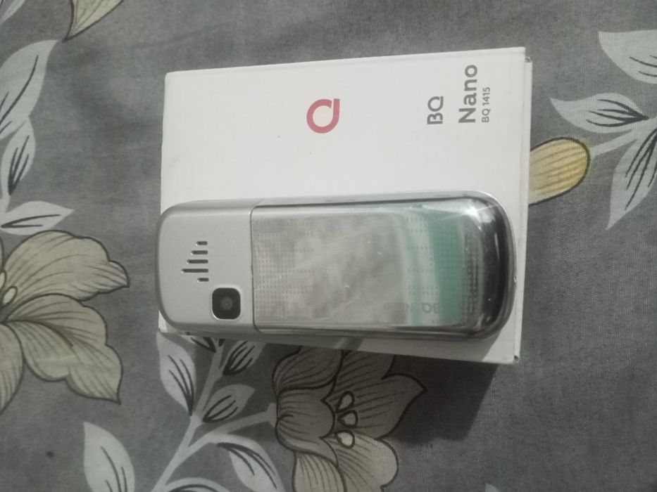 Mini telefon sotiladi