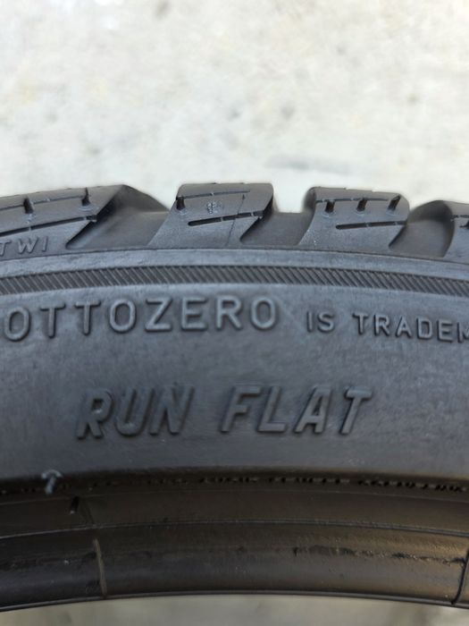 Vand două anvelope de iarna pirelli  255 35 19 dot 2623