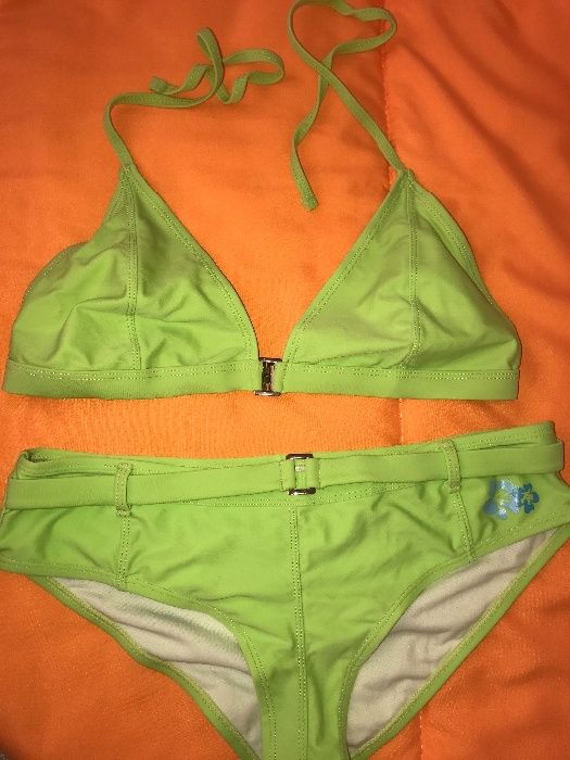 луксозен зелен бански топмодел Хавай и Розов с нежни къдрички и връзки