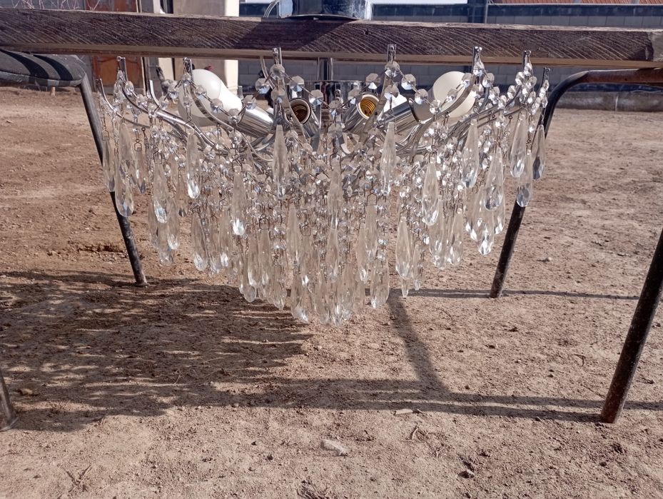 Екі люстра сатылады