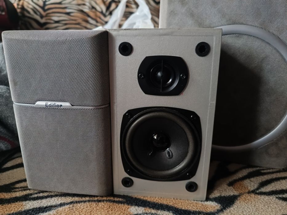 Продам сабвуфер Edifier R401