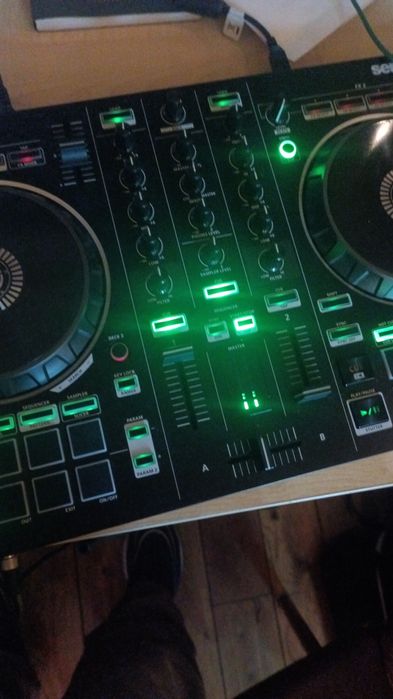 Продам  Dj контроллер , Roland DJ-202