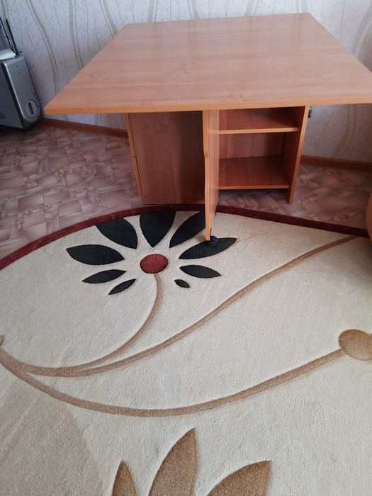 Стол-тумба, раскладной.