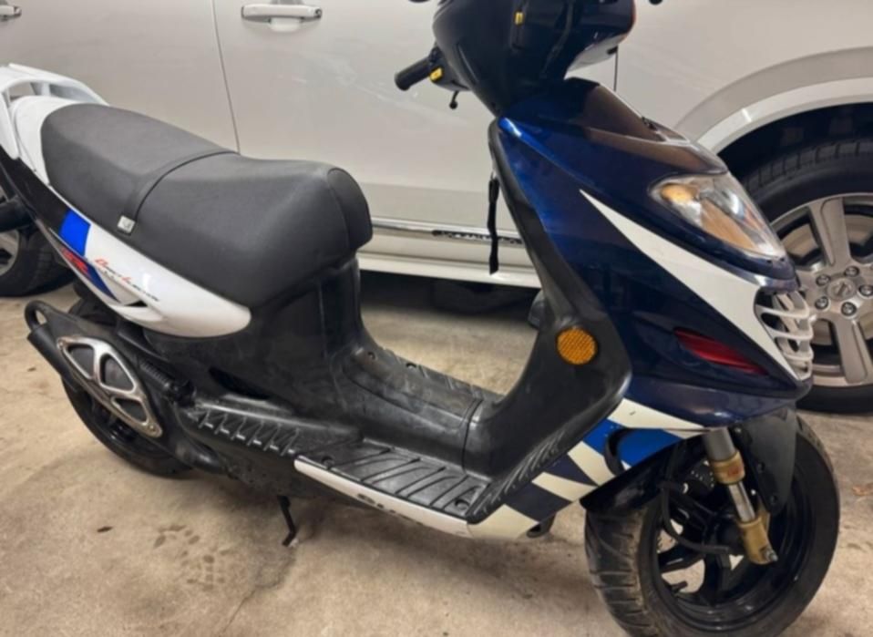 Скутер Suzuki  50 куб