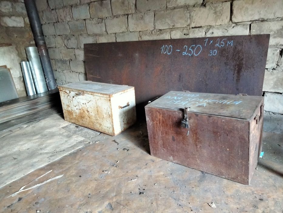 Железные козлы, из прочного швеллера.