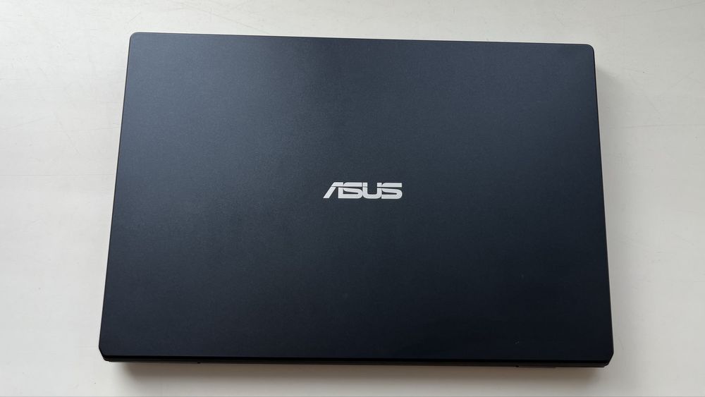 Продам ноутбук ASUS E210M / Intel Celeron N4020 / SSD 128 gb /RAM 4gb