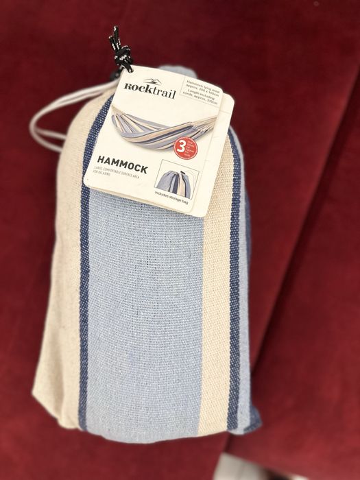 Tablouri/Birou/Hamac/Sticla bar/Piatra pizza/Covor Alb/Fotolii