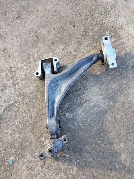 Vând brat suspensie dreapta fata Volvo XC60 2023