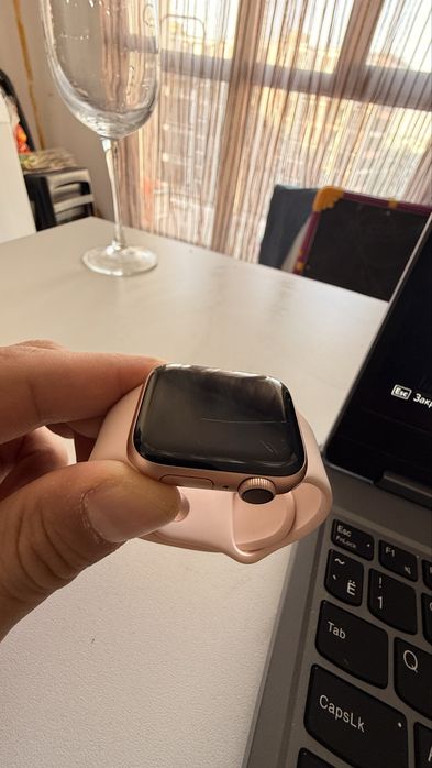 Продам Apple Watch Series 4