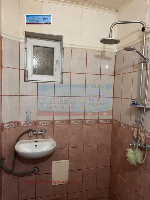 Къща в гр. Радомир - 172 м² и двор 359 м²