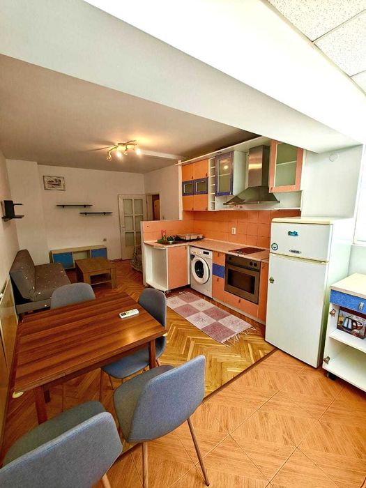 Дава се под наем Двустаен апартамент в Русе, Център - 70 кв.м за 300 € - Снимка #1