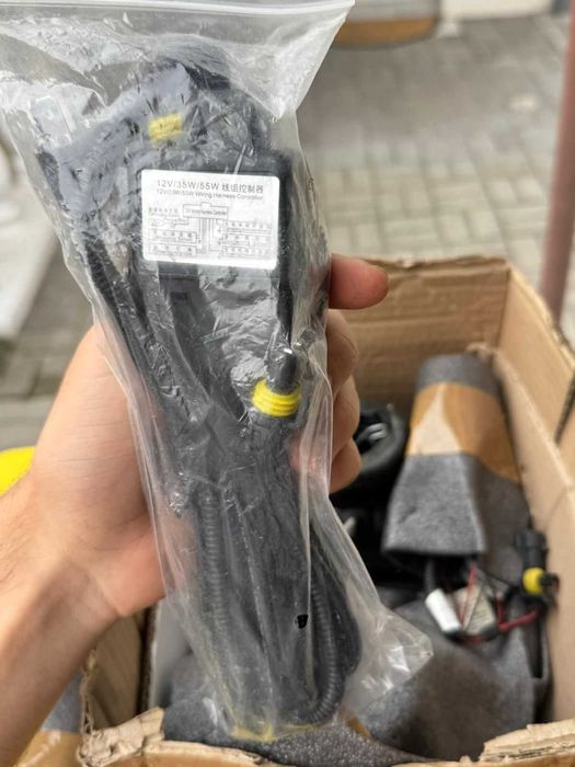 Kit xenon H4 bi-xenon complet cu lupe, balasturi și cablaj – universal