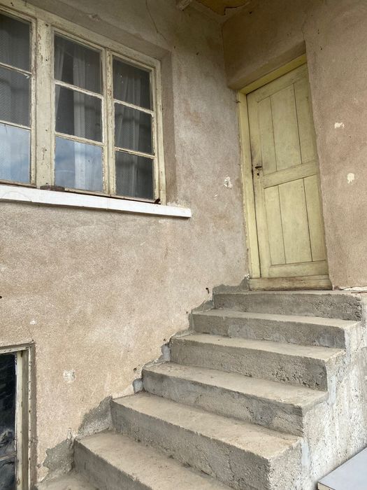 Продава къща на асфалтов път