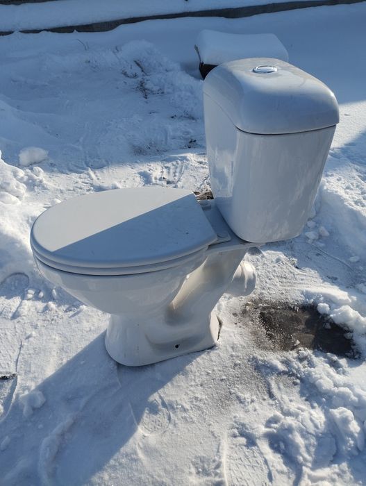 Продам унитаз в рабочем состоянии