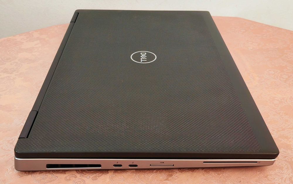Precision 7740/Intel Core i5-9400H/AMD Radeon Pro WX7130 8GB GDDR6 256bit/16GB RAM/512GB SSD/17.3 HD+ WorkStation работна станция