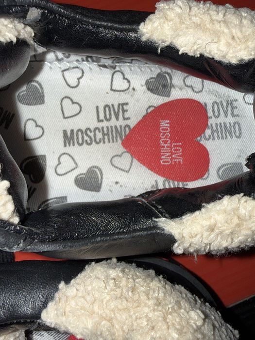 Оригинални спортни обувки”Love Moschino”