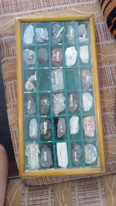 Продава се, колекция минерални камъни.