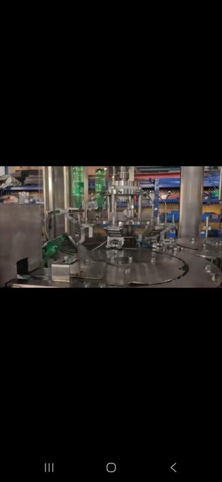 Suv qadoqlash liniyasi 0,5 1 1,5 litrli avtomat kompelkt