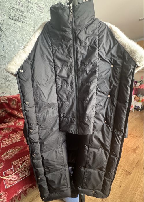 Зимний пуховик с меховым воротником