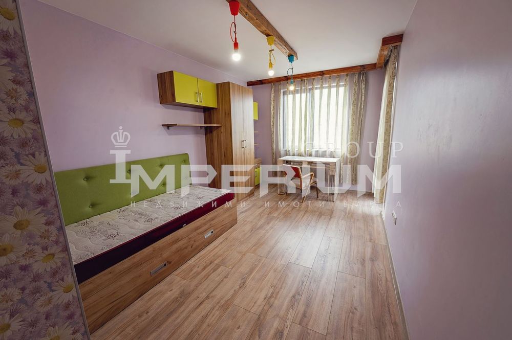 Тристаен обзаведен апартамент под наем в района на кв. Левски, гр. Ва