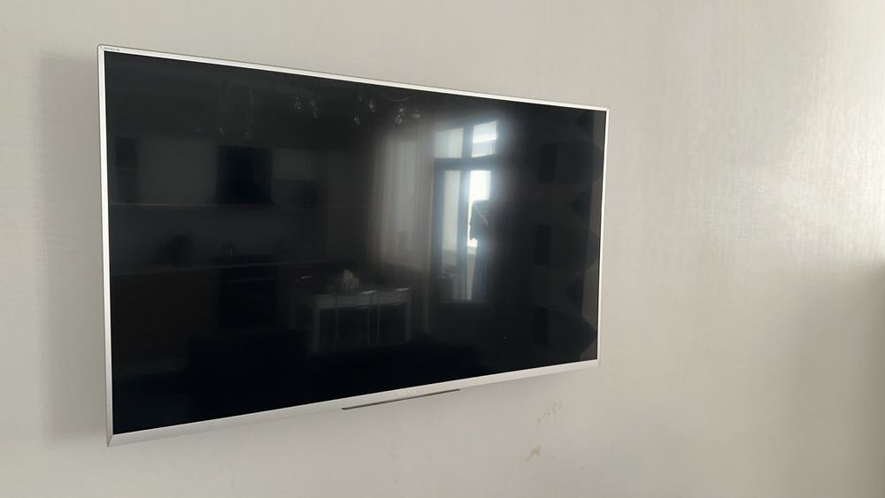 Продам 43-дюймовый Sony телевизор