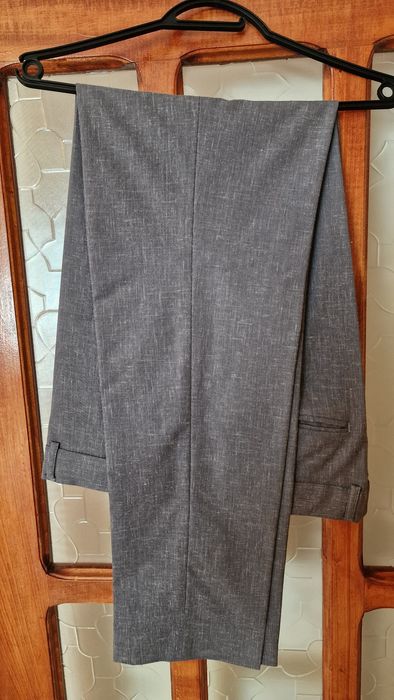 Vând costum bărbați elegant