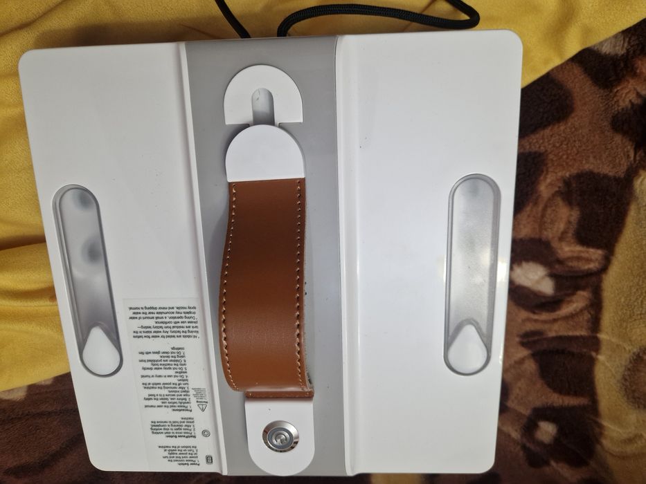 Robot curățare geamuri