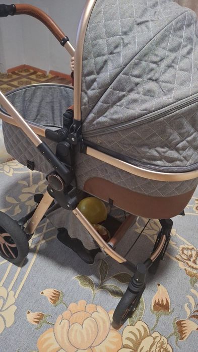 Коляска срочно почти новая